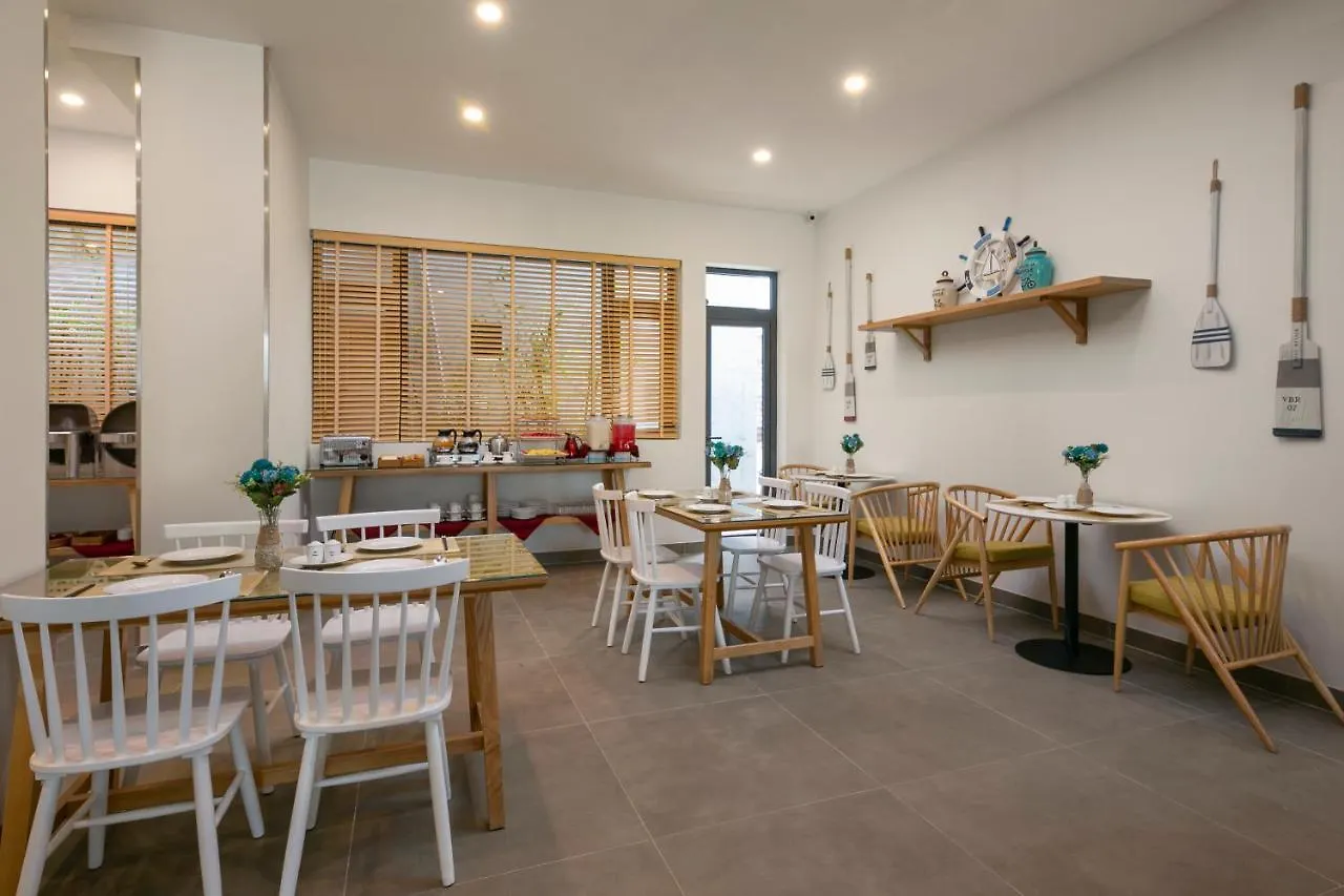 Dolphin Hotel And Apartment Дананг 3*,  Вьетнам