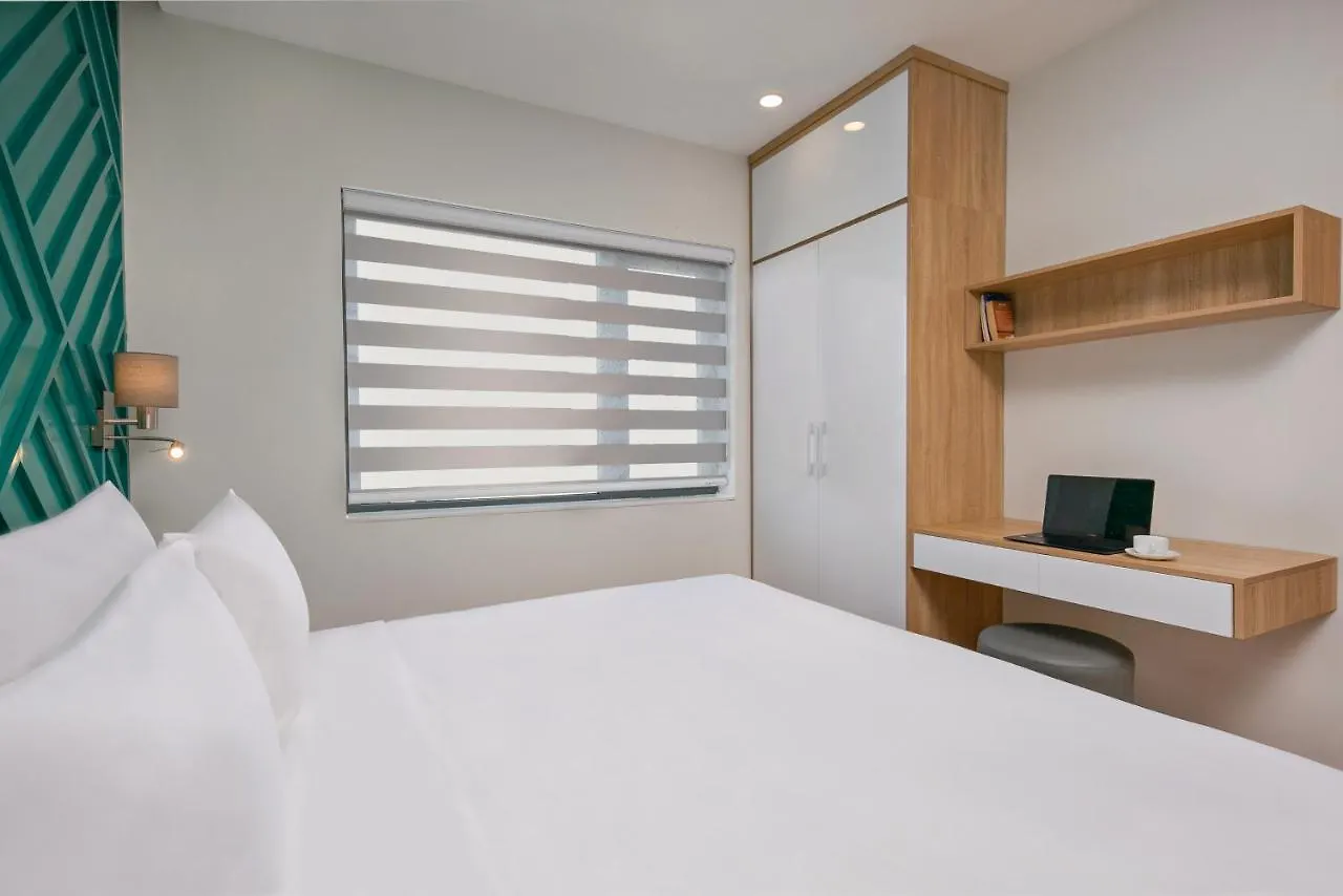 Dolphin Hotel And Apartment Дананг 3*,